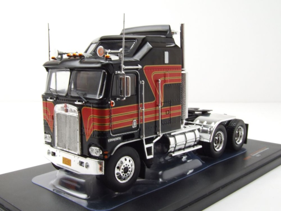 Kenworth K 100 Aerodyne Zugmaschine 1976 schwarz rot Modellauto 1:43 ixo models