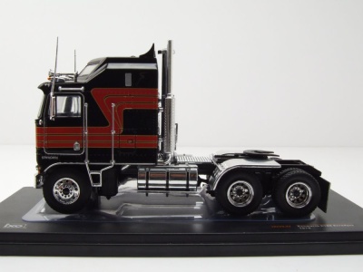 Kenworth K 100 Aerodyne Zugmaschine 1976 schwarz rot Modellauto 1:43 ixo models