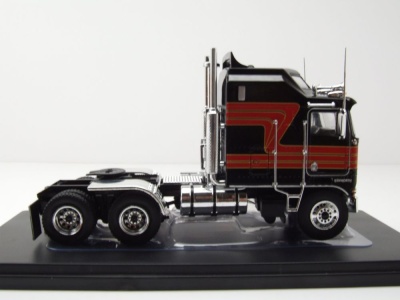 Kenworth K 100 Aerodyne Zugmaschine 1976 schwarz rot Modellauto 1:43 ixo models