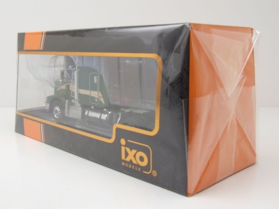 Peterbilt 377 A/E Zugmaschine 1998 dunkelgrün metallic Modellauto 1:43 ixo models