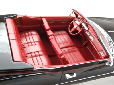 Cadillac Eldorado Convertible 1976 schwarz Modellauto 1:18 MCG