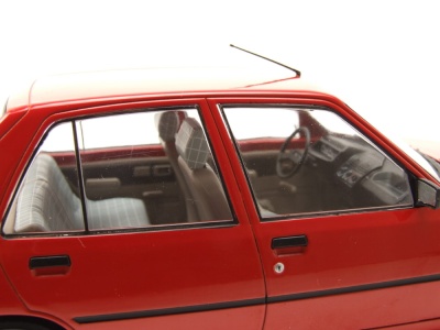 Peugeot 205 1984 rot Modellauto 1:18 MCG