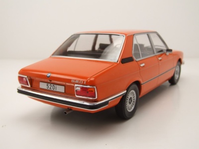 BMW 5er E12 1973 orange Modellauto 1:18 MCG