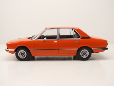 BMW 5er E12 1973 orange Modellauto 1:18 MCG