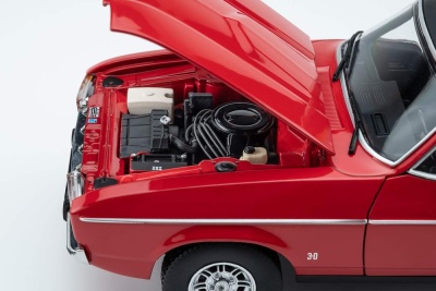 Ford Capri 2 Ghia 3.0 1974 rot schwarz Modellauto 1:18 Touring Modelcars