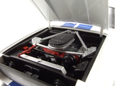 Ford Shelby Mustang GT500 1967 weiß blau Modellauto 1:12 KK Scale