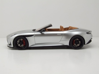 Aston Martin DB12 Volante 2023 silber Modellauto 1:18 GT Spirit
