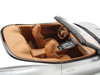 Aston Martin DB12 Volante 2023 silber Modellauto 1:18 GT Spirit