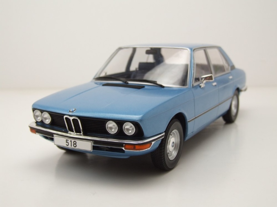 BMW 5er E12 1973 hellblau Modellauto 1:18 MCG