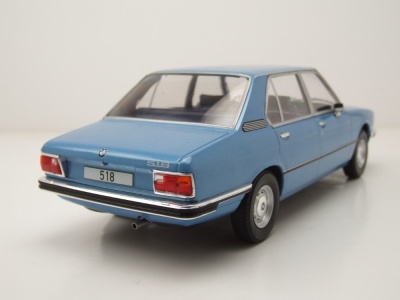 BMW 5er E12 1973 hellblau Modellauto 1:18 MCG