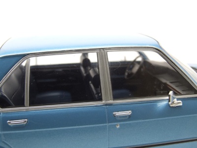 BMW 5er E12 1973 hellblau Modellauto 1:18 MCG