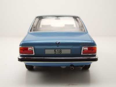 BMW 5er E12 1973 hellblau Modellauto 1:18 MCG