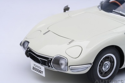 Toyota 2000 GT 1967 weiß Modellauto 1:18 Autoart