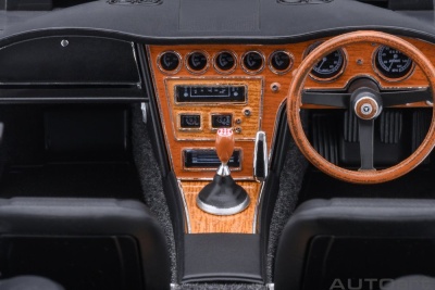 Toyota 2000 GT 1967 weiß Modellauto 1:18 Autoart