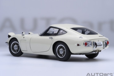 Toyota 2000 GT 1967 weiß Modellauto 1:18 Autoart