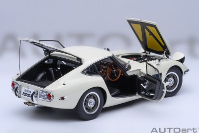 Toyota 2000 GT 1967 weiß Modellauto 1:18 Autoart