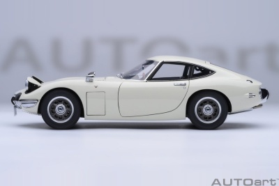 Toyota 2000 GT 1967 weiß Modellauto 1:18 Autoart