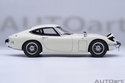 Toyota 2000 GT 1967 weiß Modellauto 1:18 Autoart