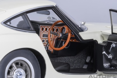 Toyota 2000 GT 1967 weiß Modellauto 1:18 Autoart