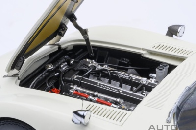 Toyota 2000 GT 1967 weiß Modellauto 1:18 Autoart