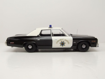 Dodge Monaco California Highway Patrol Police 1974 schwarz weiß Modellauto 1:18 KK Scale