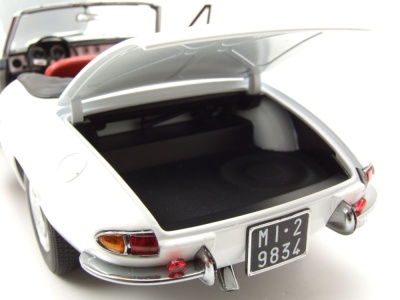 Alfa Romeo 1600 Duetto Spider 1966 weiß Modellauto 1:18 Touring Modelcars