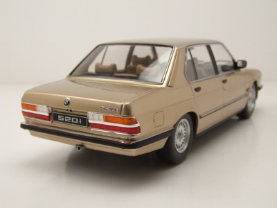 BMW 520i E28 1987 gold metallic Modellauto 1:18 ixo models