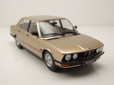 BMW 520i E28 1987 gold metallic Modellauto 1:18 ixo models