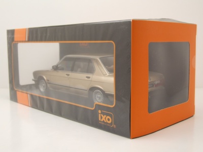 BMW 520i E28 1987 gold metallic Modellauto 1:18 ixo models