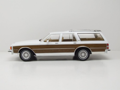 Chevrolet Caprice Estate Wagon Kombi 1985 weiß Holzoptik Modellauto 1:18 MCG
