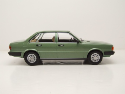 Audi 80 B2 1978 hellgrün metallic Modellauto 1:18 MCG