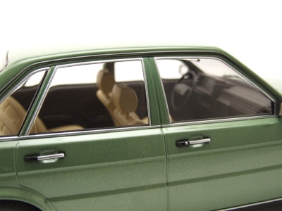 Audi 80 B2 1978 hellgrün metallic Modellauto 1:18 MCG