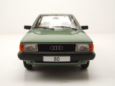 Audi 80 B2 1978 hellgrün metallic Modellauto 1:18 MCG