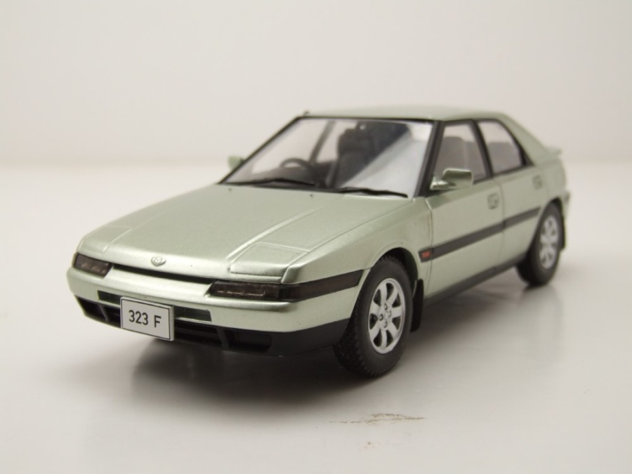 Mazda 323 F RHD 1989 hellgrün metallic Modellauto 1:24 Whitebox