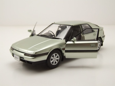 Mazda 323 F RHD 1989 hellgrün metallic Modellauto 1:24 Whitebox