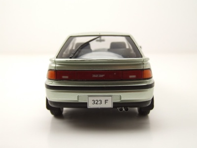 Mazda 323 F RHD 1989 hellgrün metallic Modellauto 1:24 Whitebox