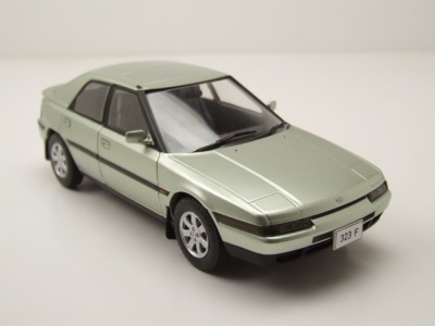 Mazda 323 F RHD 1989 hellgrün metallic Modellauto 1:24 Whitebox