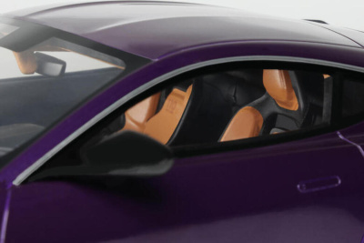 Aston Martin Valour 2023 lila Modellauto 1:18 GT Spirit