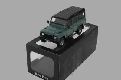 Land Rover Defender 3 Station Wagon 2016 grün Modellauto 1:18 GT Spirit