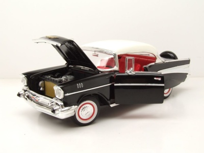 Chevrolet Bel Air Hardtop 1957 schwarz weiß Modellauto 1:18 Lucky Die Cast