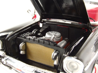 Chevrolet Bel Air Hardtop 1957 schwarz weiß Modellauto 1:18 Lucky Die Cast