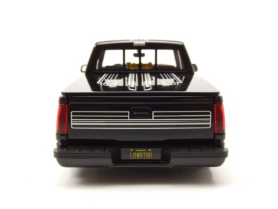 Chevrolet 454 SS Pick Up 1993 schwarz weiß Modellauto 1:24 Maisto
