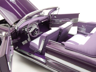 Chevrolet Impala Convertible Lowrider 1961 lila mit beweglicher Aufhängung Modellauto 1:18 Sun Star