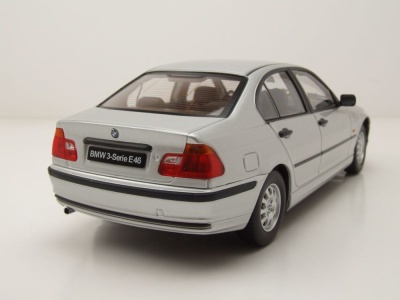 BMW 3er E46 Limousine 1999 silber Modellauto 1:18 KK Scale