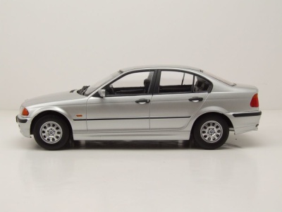 BMW 3er E46 Limousine 1999 silber Modellauto 1:18 KK Scale