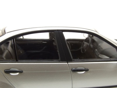 BMW 3er E46 Limousine 1999 silber Modellauto 1:18 KK Scale
