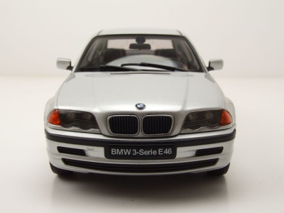 BMW 3er E46 Limousine 1999 silber Modellauto 1:18 KK Scale