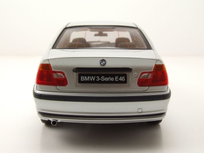 BMW 3er E46 Limousine 1999 silber Modellauto 1:18 KK Scale