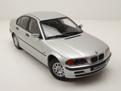 BMW 3er E46 Limousine 1999 silber Modellauto 1:18 KK Scale