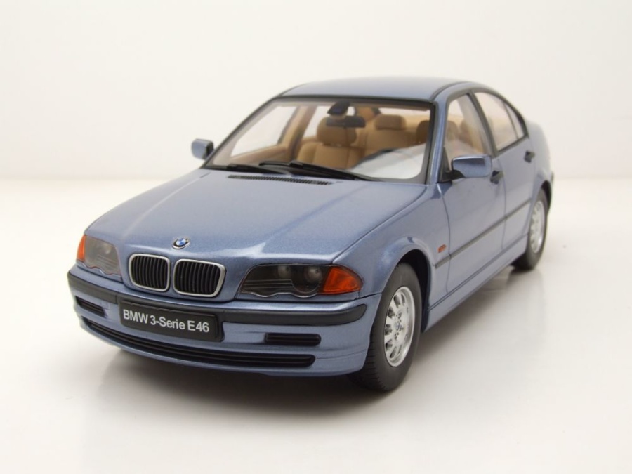 BMW 3er E46 Limousine 1999 hellblau metallic Modellauto 1:18 KK Scale